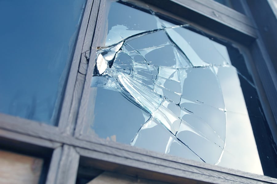 Broken single pane glass repair near me Seattle Washington